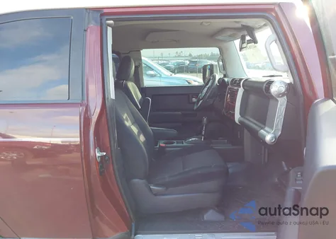 2010 Toyota Fj Cruiser z USA, uszkodzony, nr VIN JTEZU4BFXAK008970